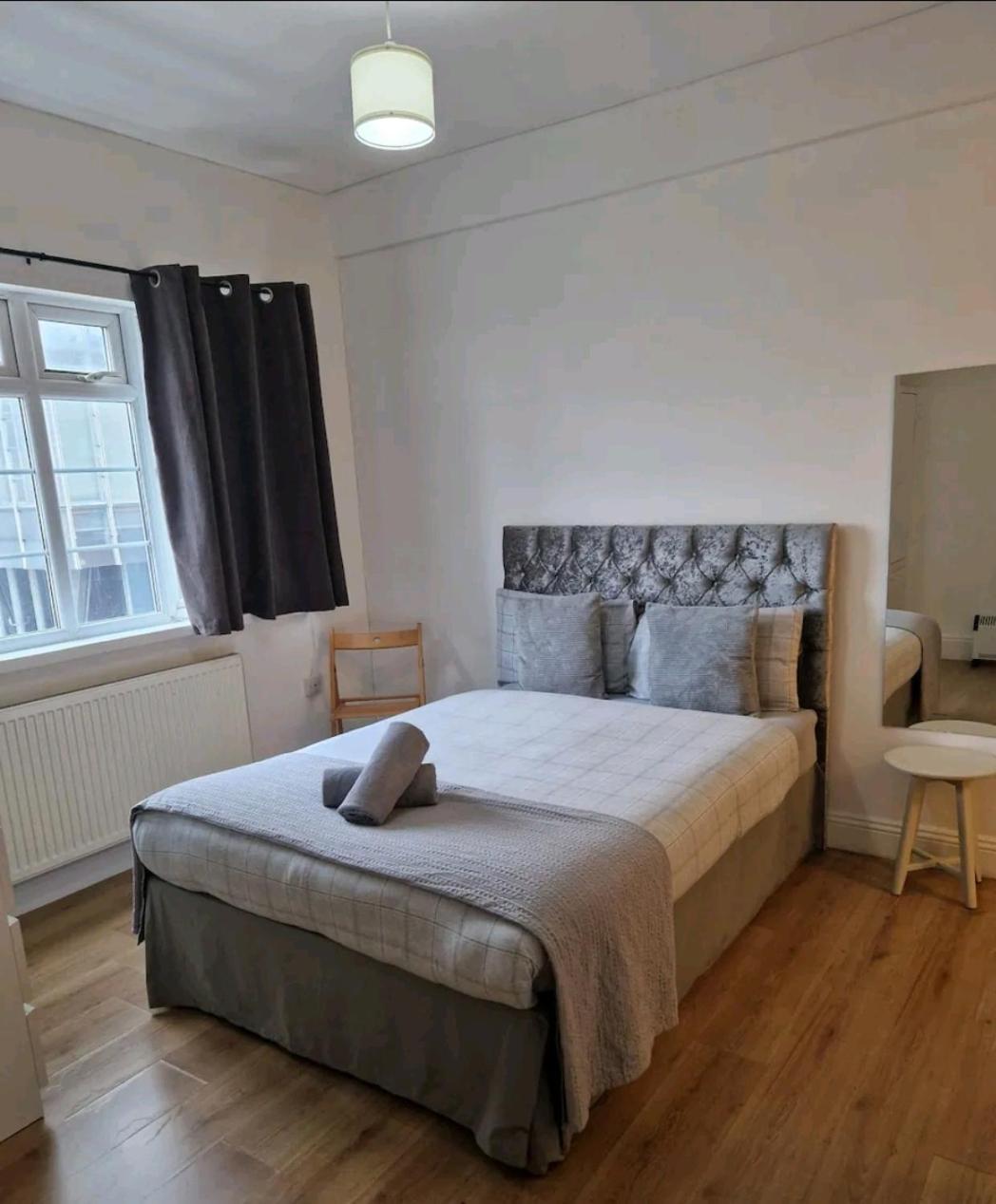 Affordable In Shared Flat, Bridge * Londen