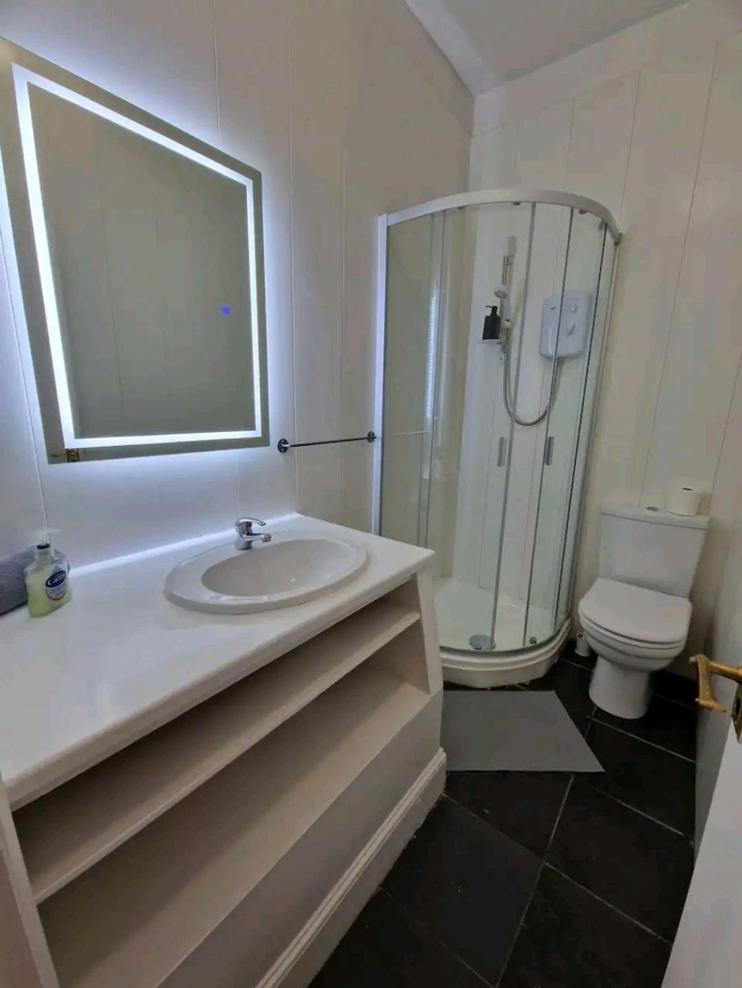 Rum i privatbostad Affordable In Shared Flat, Bridge *