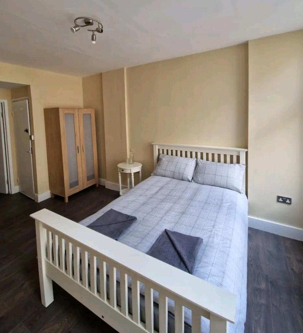Affordable In Shared Flat, Bridge Londen