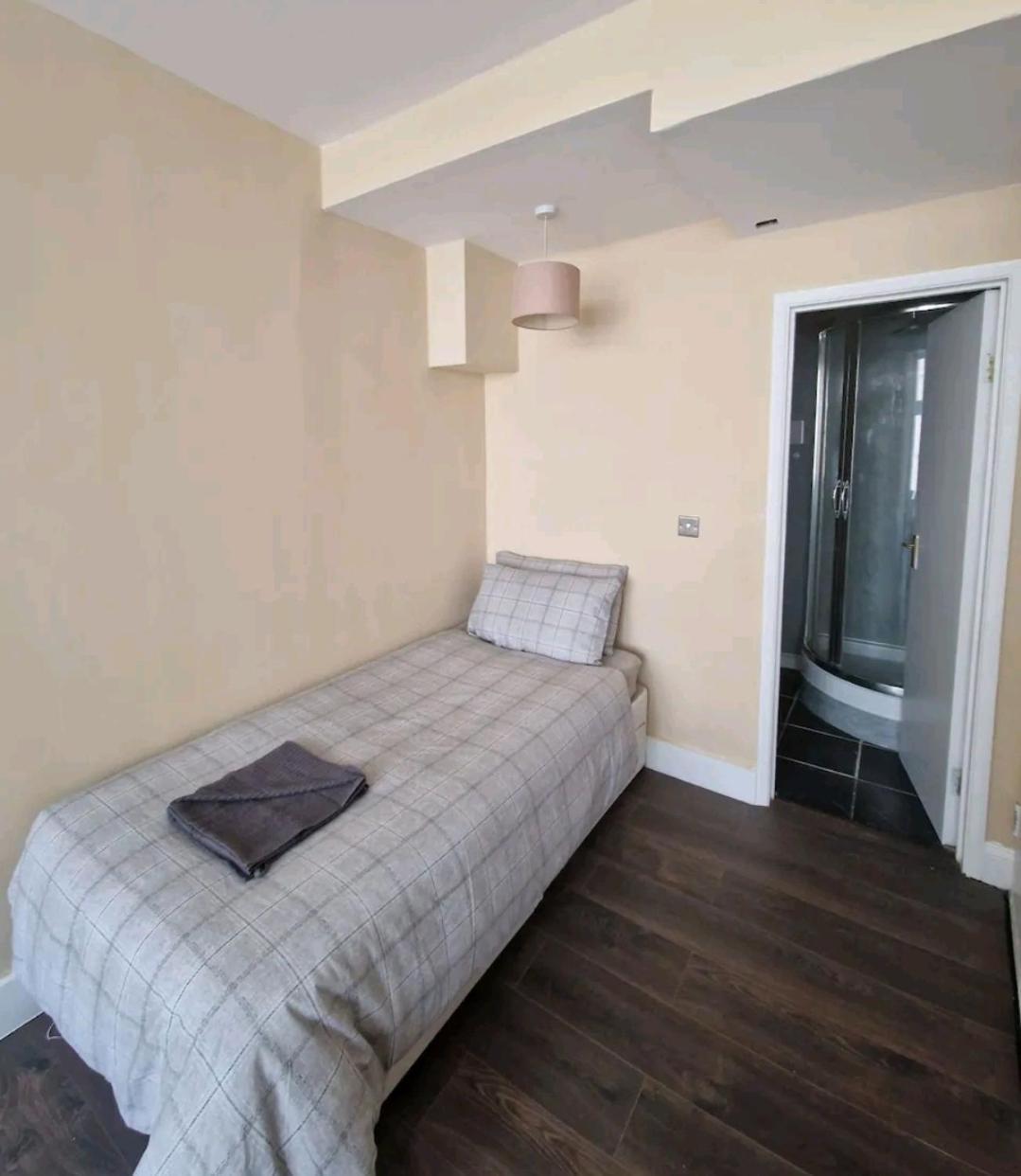 Accommodatie bij particulieren Affordable In Shared Flat, Bridge Londen