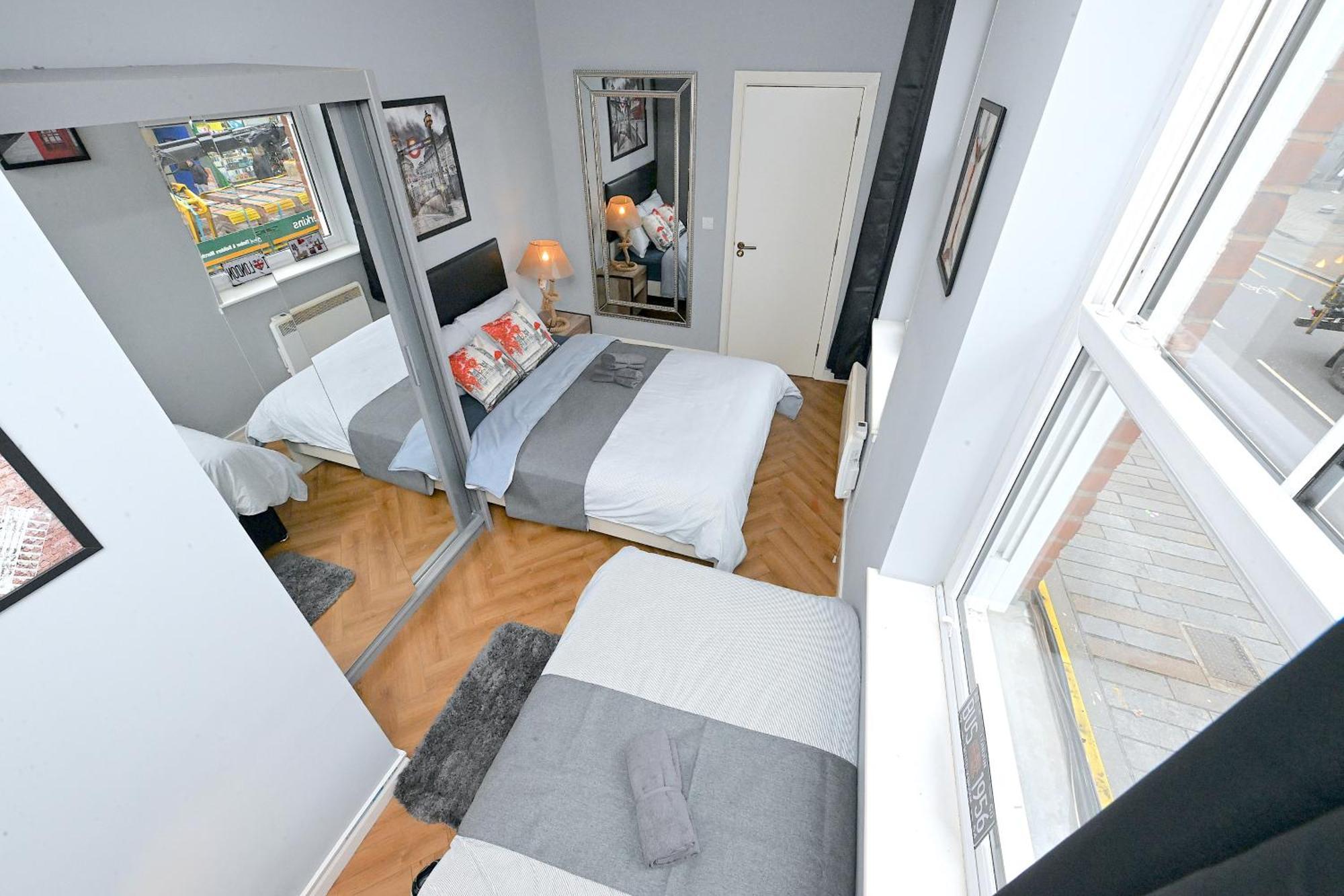 1 Bedroom Flat In Wood Piccadilly Line Lejlighed *