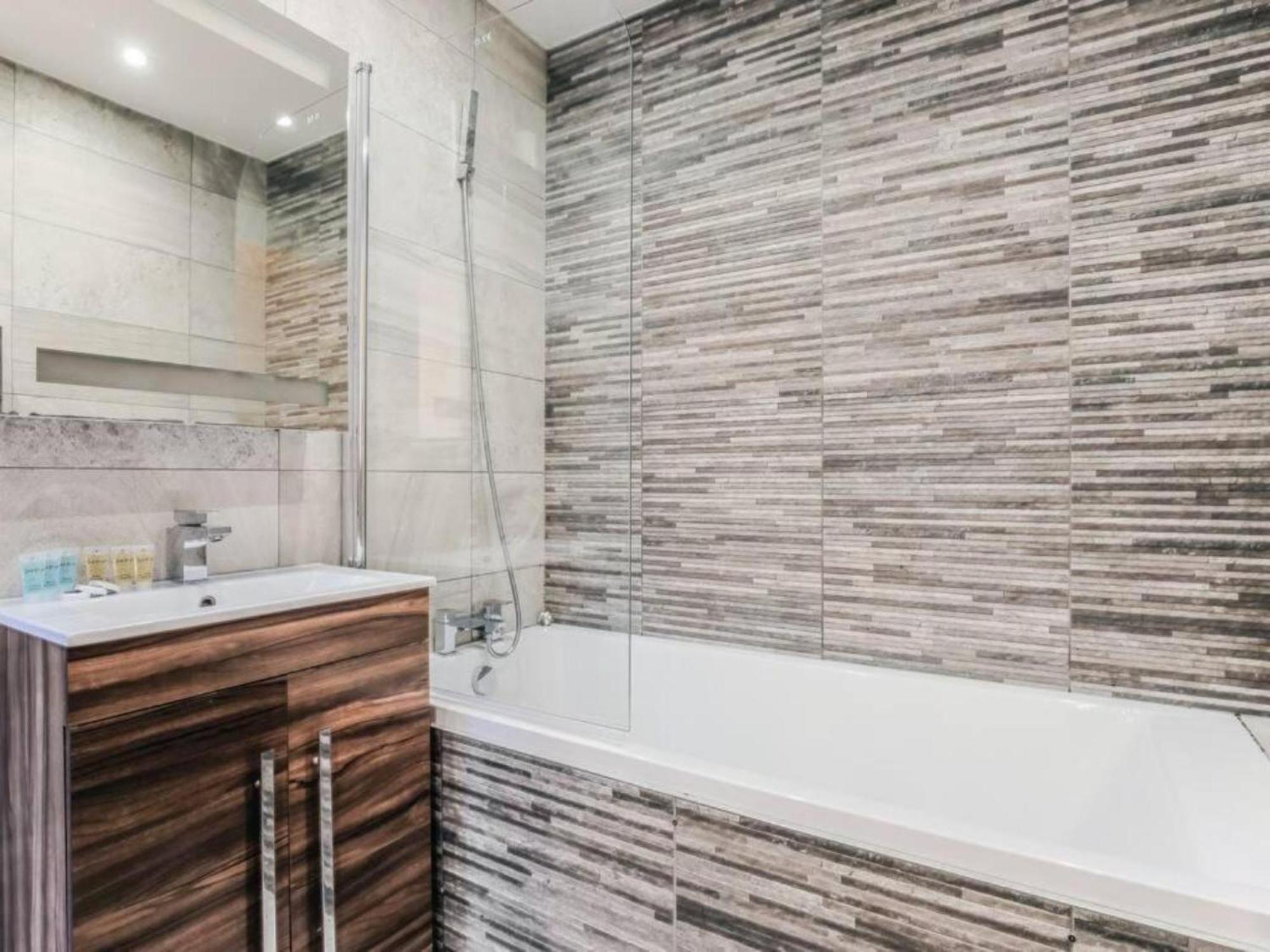 Pass The Keys Ealing Queen Of The Suburbs 2bd Lejlighed London