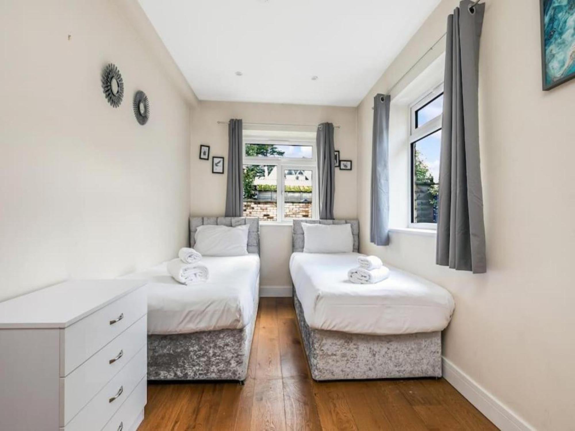 Pass The Keys Ealing Queen Of The Suburbs 2bd Lejlighed London