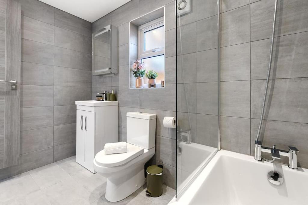Modern 2 Bedroom 3 Min Walk To Tube Station