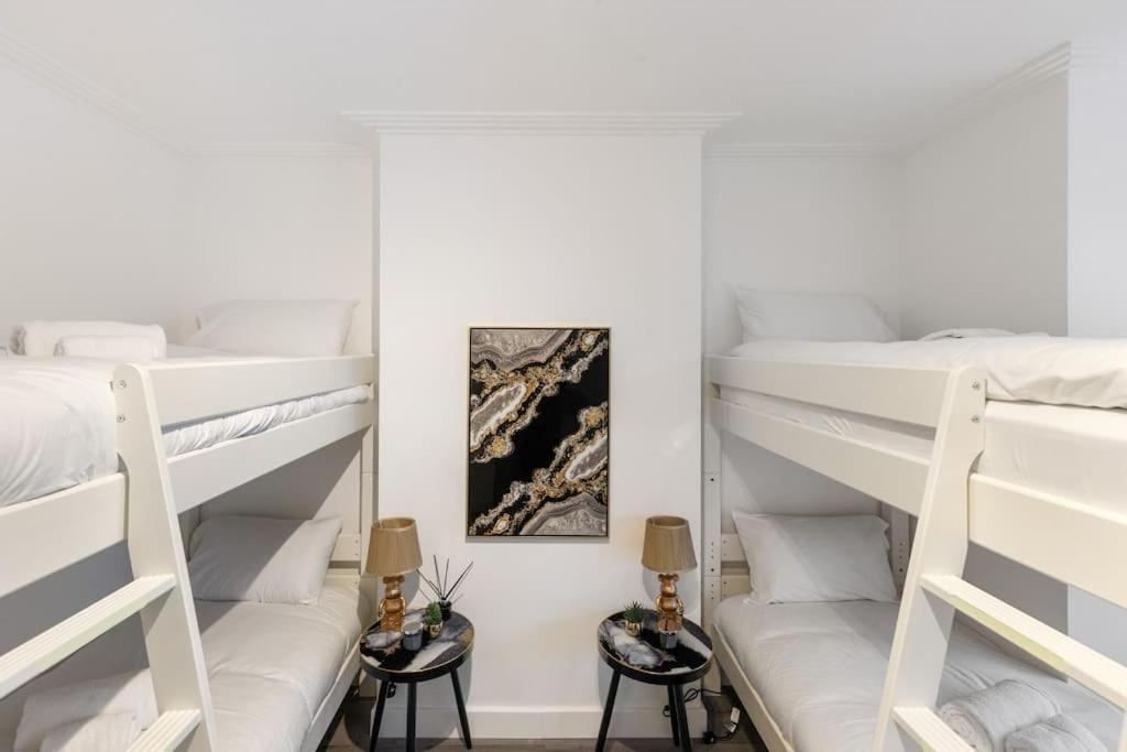 Modern 2 Bedroom 3 Min Walk To Tube Station Apartment London