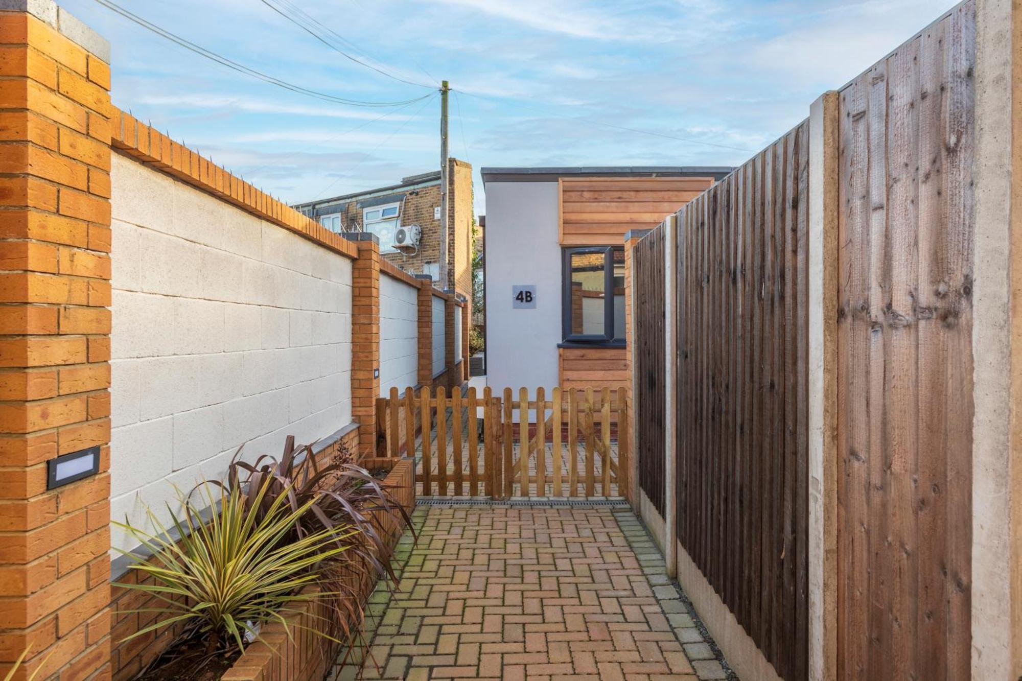 Stylish 2 Bed In East Ham, Close To Excel * Londen