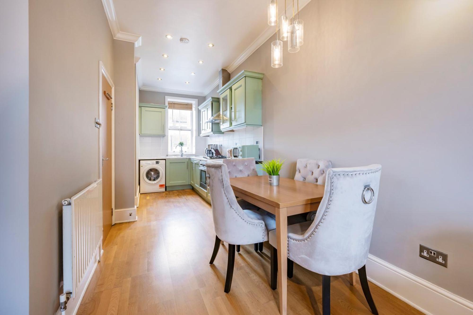 Apartment Large 1 Bedroom In Center Of 3 *