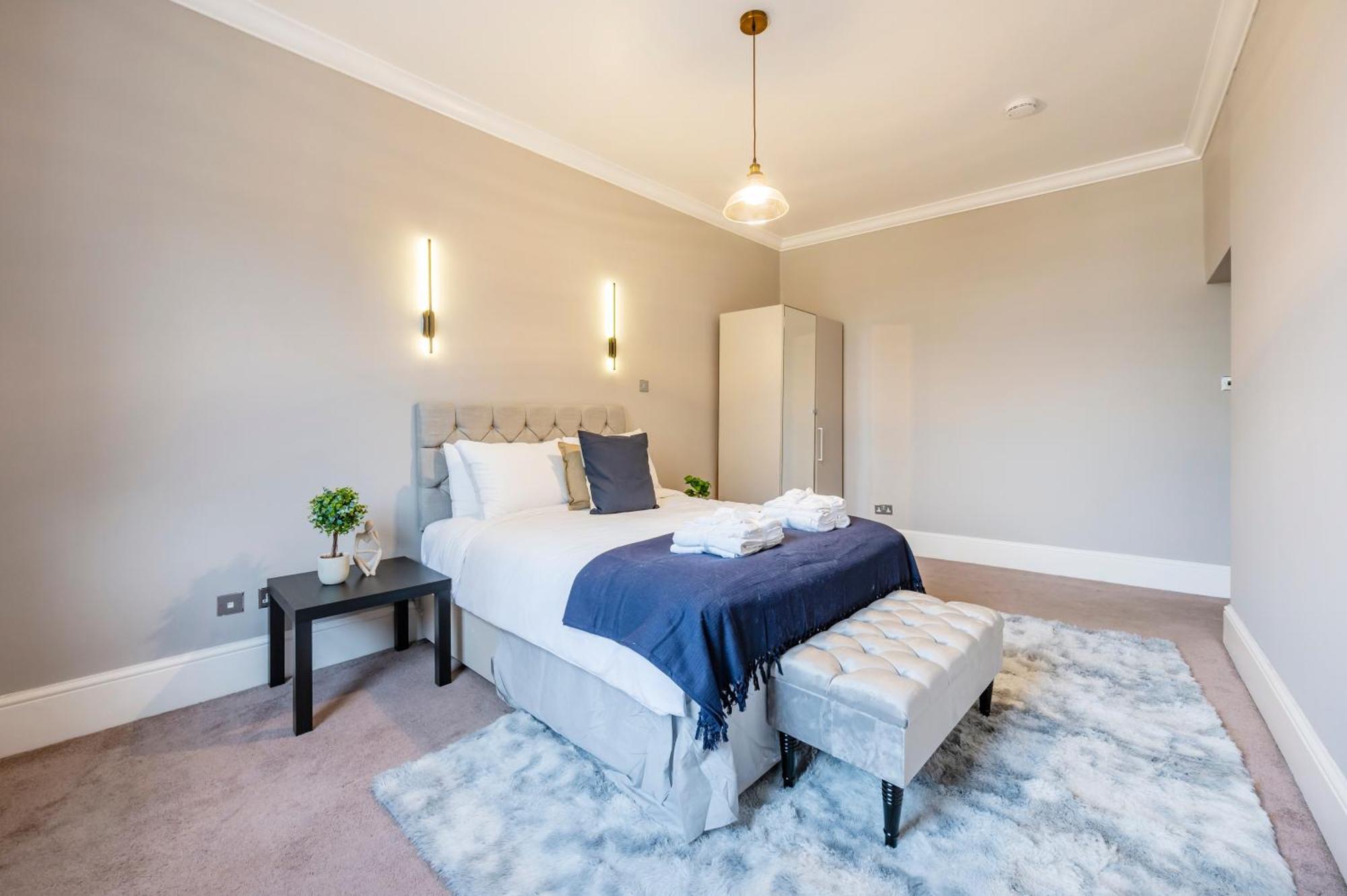 Large 1 Bedroom In Center Of 3 London