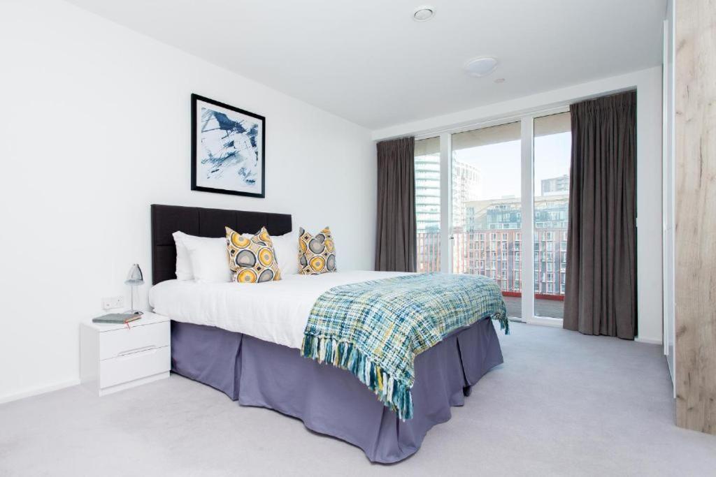 Large 2 Bed With High Rise View Canary Wharf London