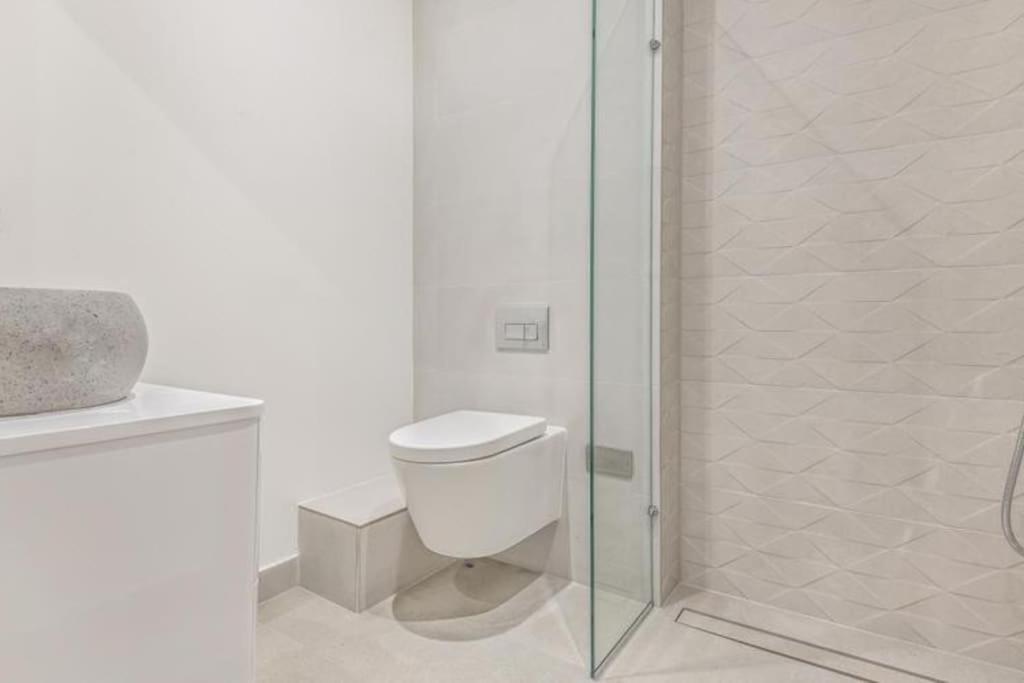 Modern Majesty 3 Bed 3 Bath House In Hébergement de vacances *