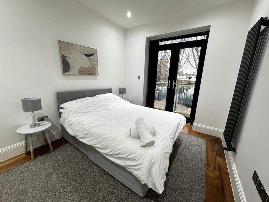 Modern Majesty 3 Bed 3 Bath House In Hébergement de vacances Londres