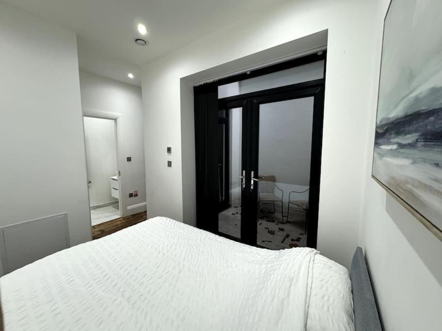 Modern Majesty 3 Bed 3 Bath House In Hébergement de vacances *