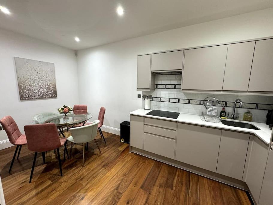 Feriehus Modern Majesty 3 Bed 3 Bath House In *