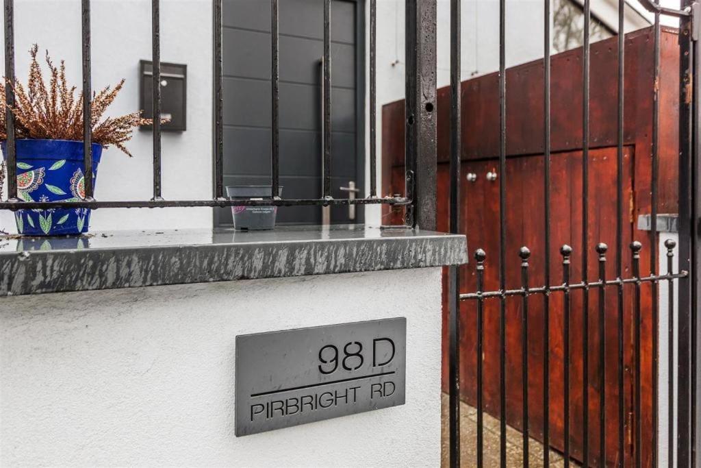 Modern Majesty 3 Bed 3 Bath House In Hébergement de vacances Londres