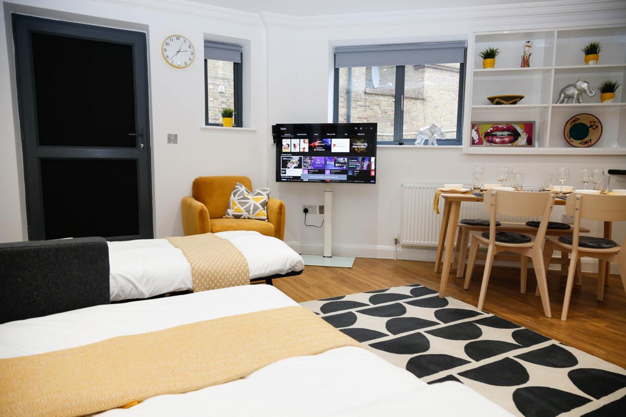 New Luxury In Location Next To Shops, Cafes, Bars & Metro Lägenhet