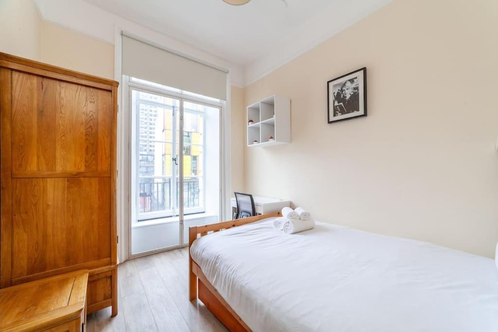 Spacious & 3-bed Flat By Popular Waterloo! Lejlighed London
