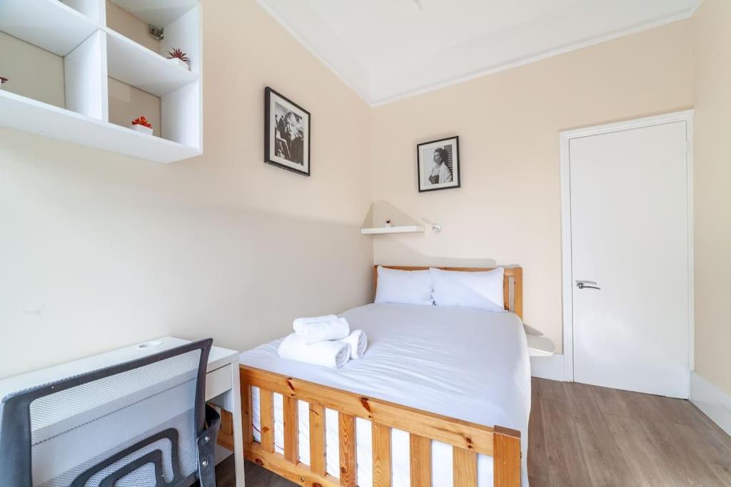 Spacious & 3-bed Flat By Popular Waterloo! Lejlighed