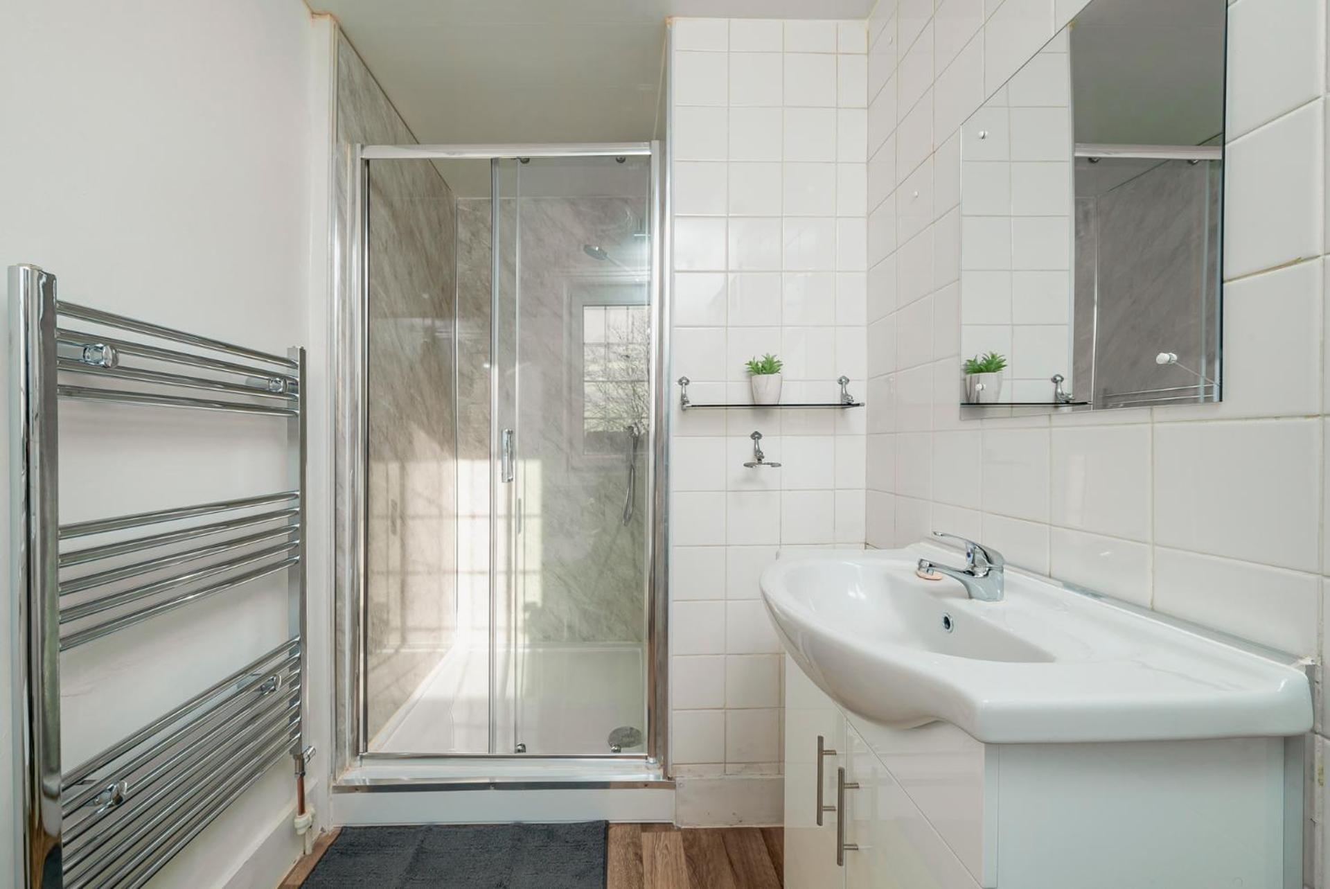 Uksas Stunning One Bedroom Flat Free Parking * London