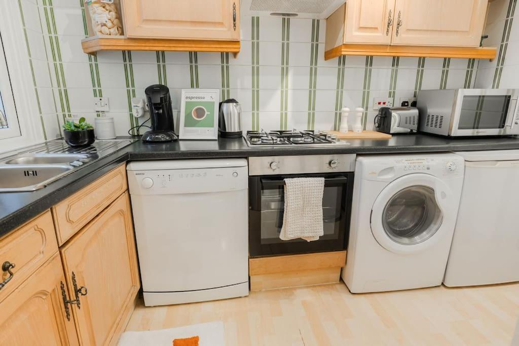Beautiful 2bed By Hyde Park Leilighet London