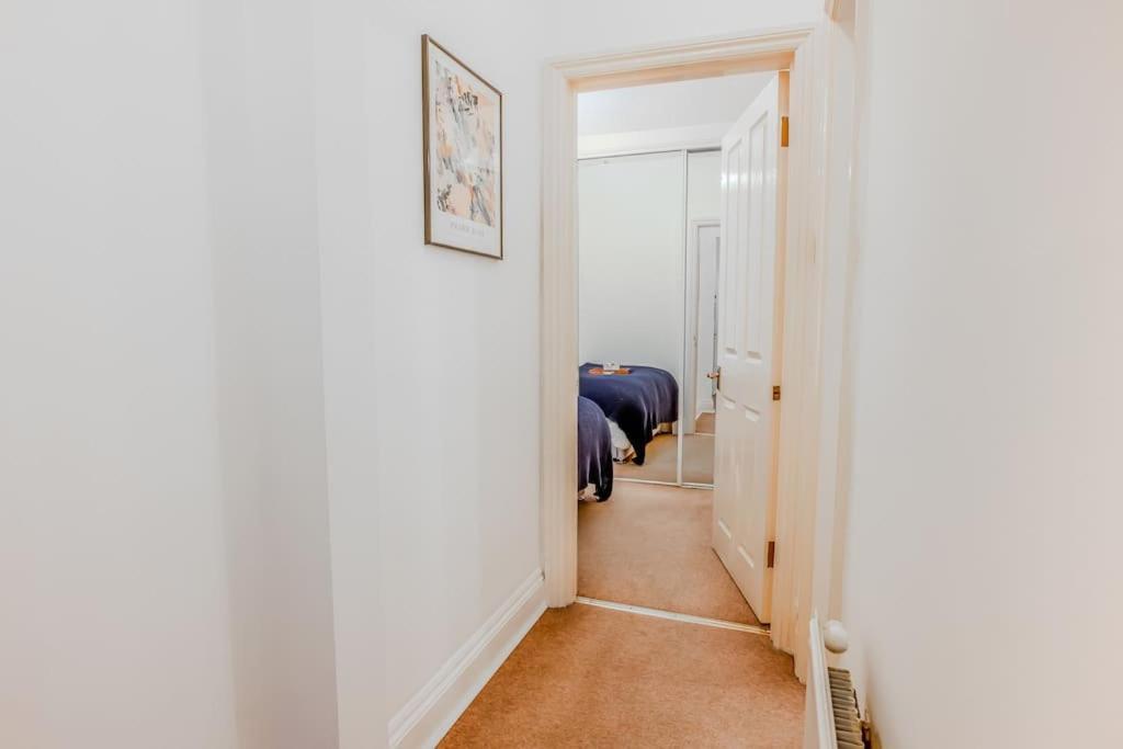 Beautiful 2bed By Hyde Park Leilighet London