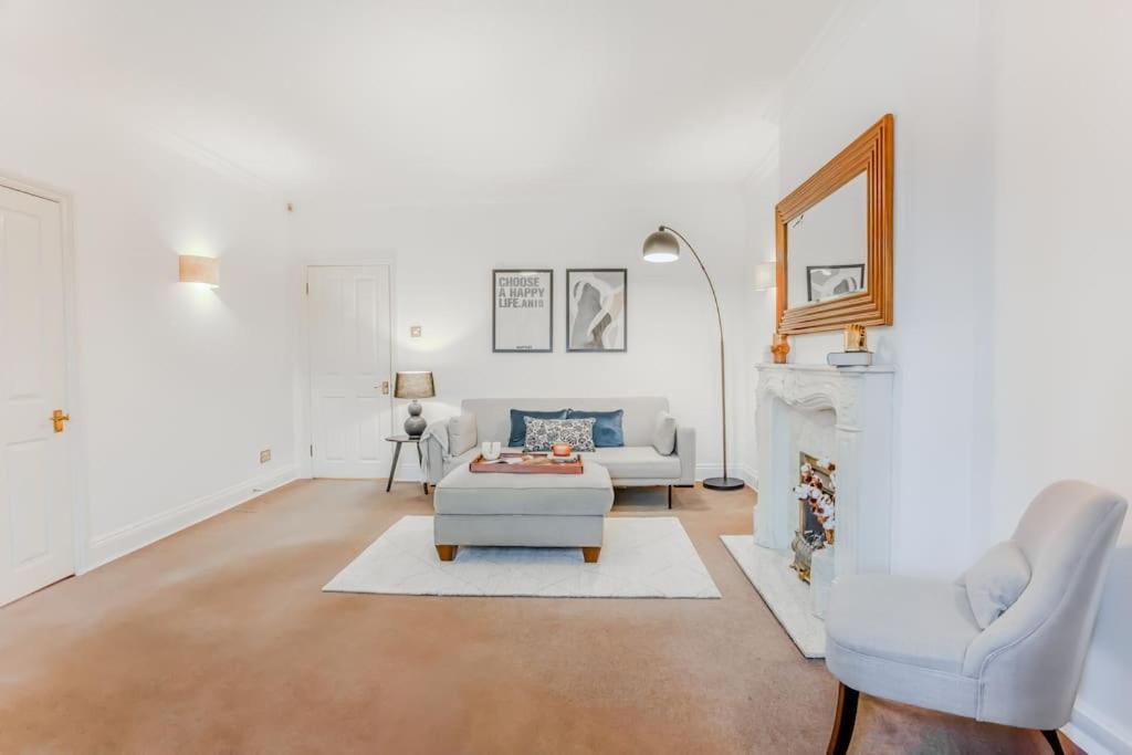 Beautiful 2bed By Hyde Park Leilighet