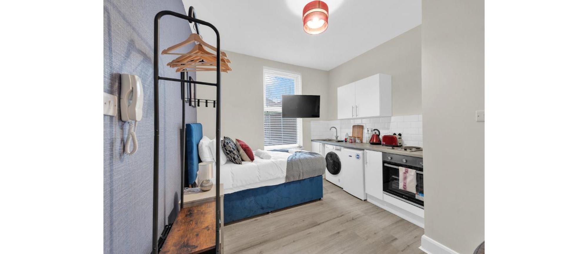 Blue Harmony: A Cozy Retreat Apartment