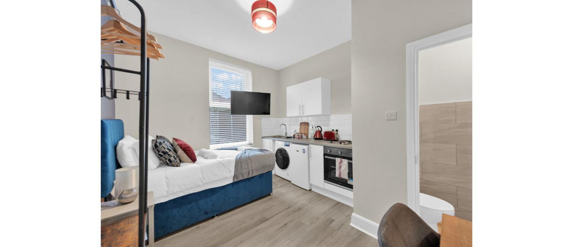 Blue Harmony: A Cozy Retreat Apartment