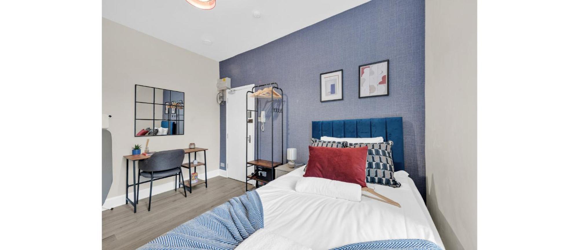 Blue Harmony: A Cozy Retreat Apartment