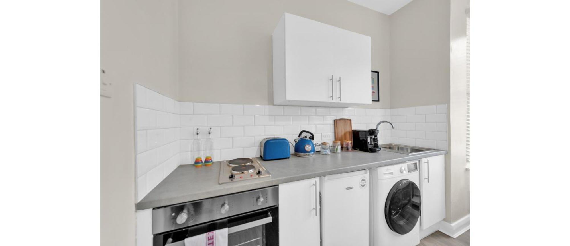 Sunny Serenity: Living With A Breeze Londen
