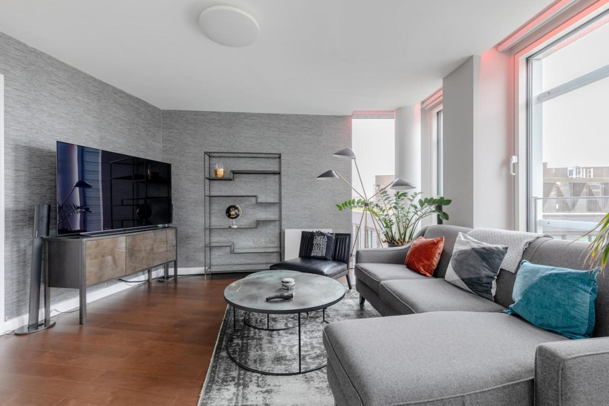 Central & Stylish 1bd Flat Tottenham Court Road! Londen
