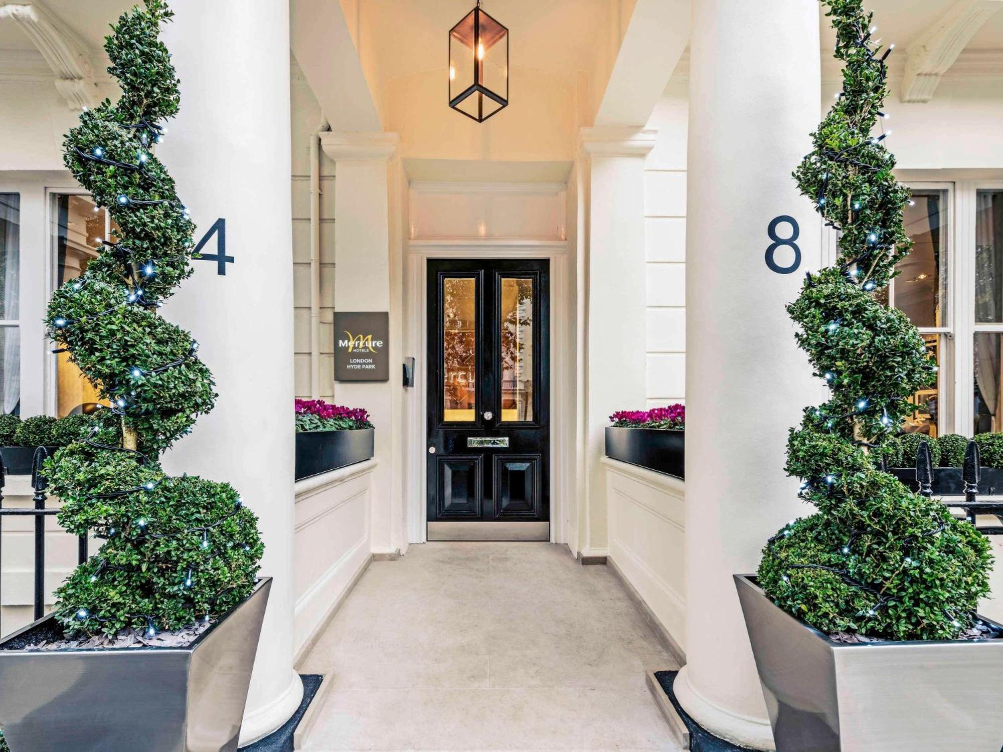 Mercure Hyde Park Hotel 4*