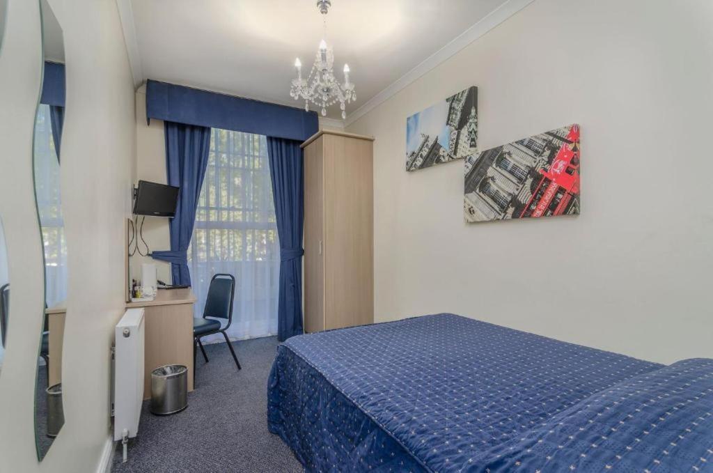 Aaraya Sussex Gardens Hotel 3*