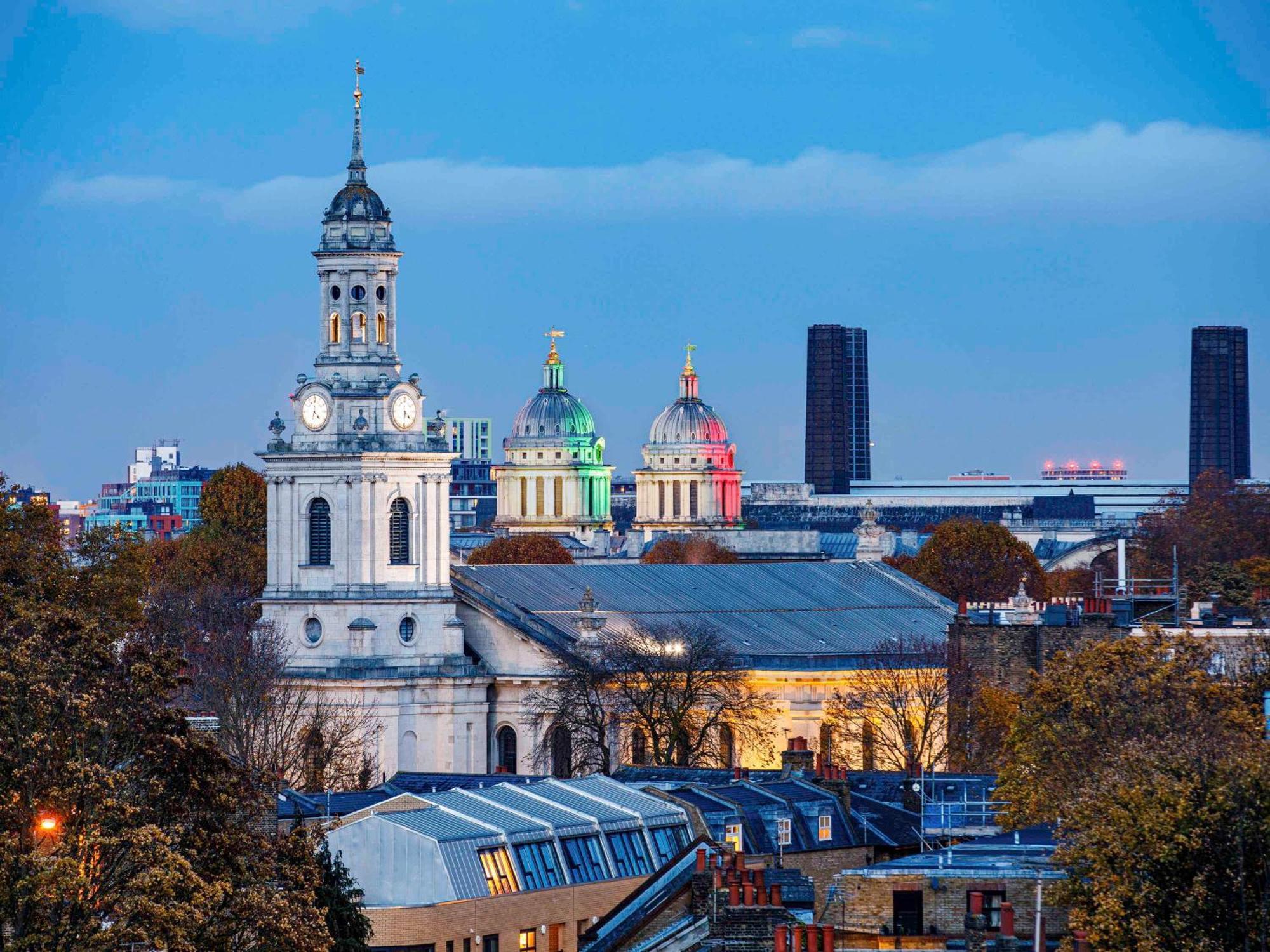 Novotel Greenwich 4*