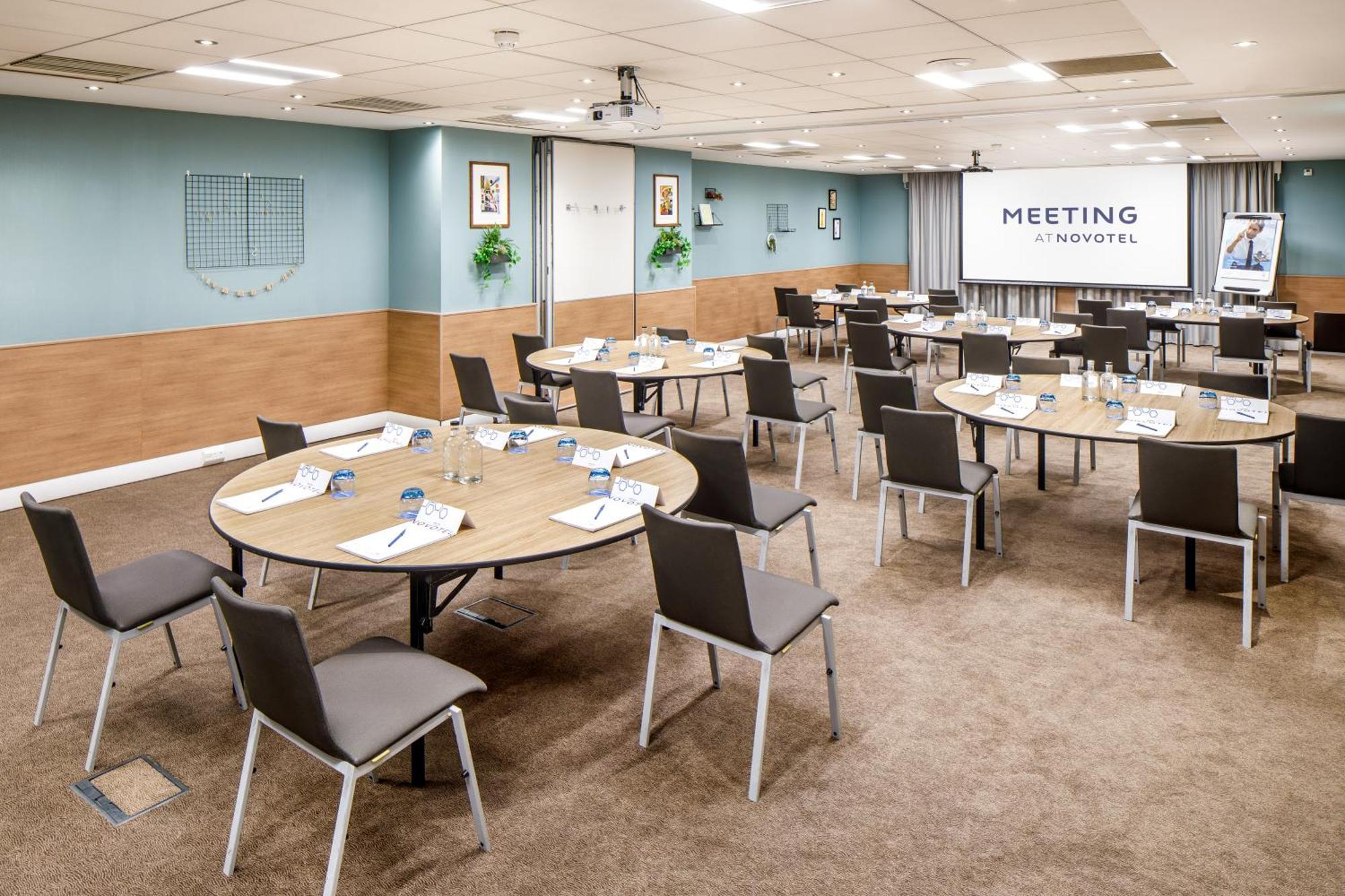 Novotel Greenwich 4*