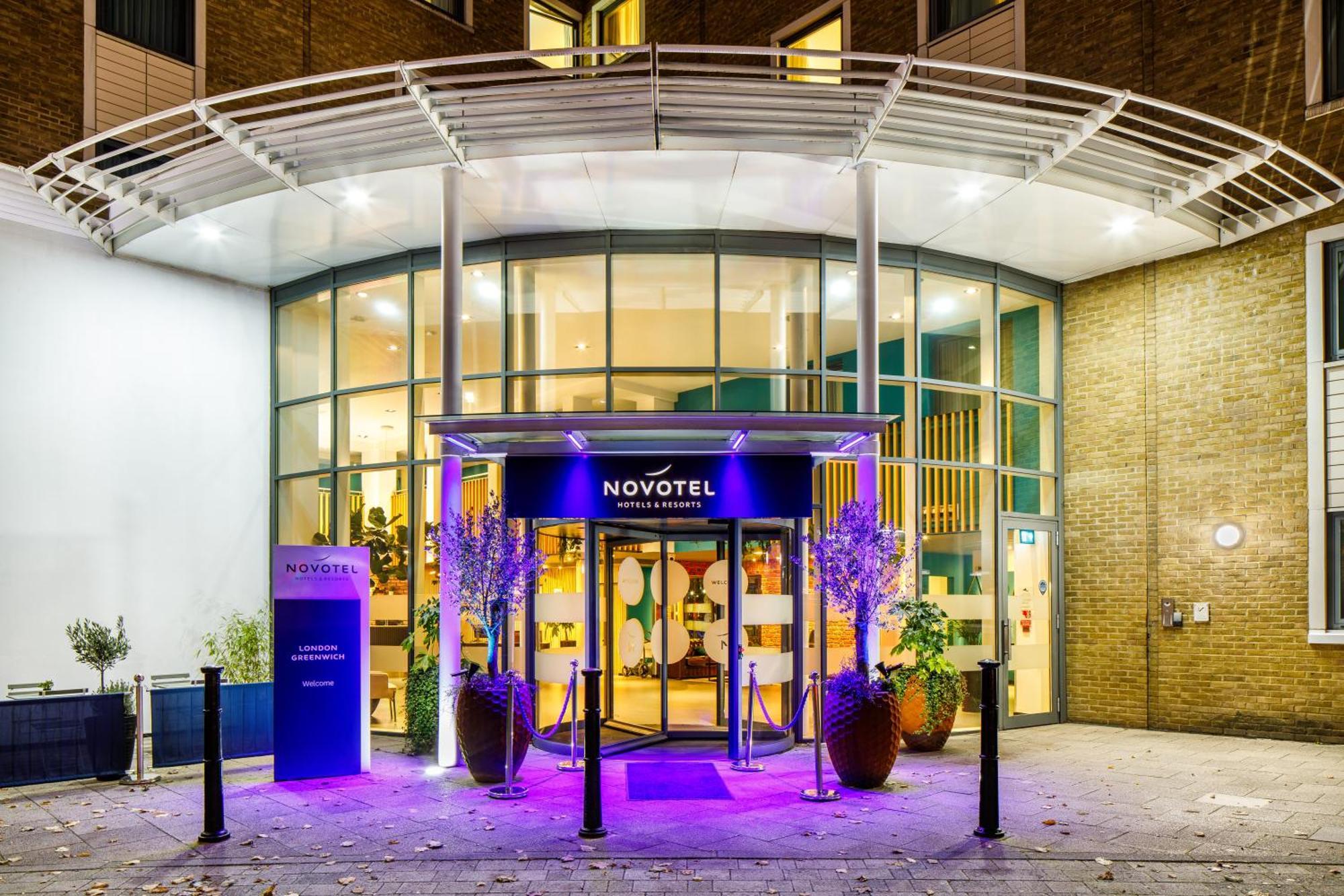 Novotel Greenwich 4*