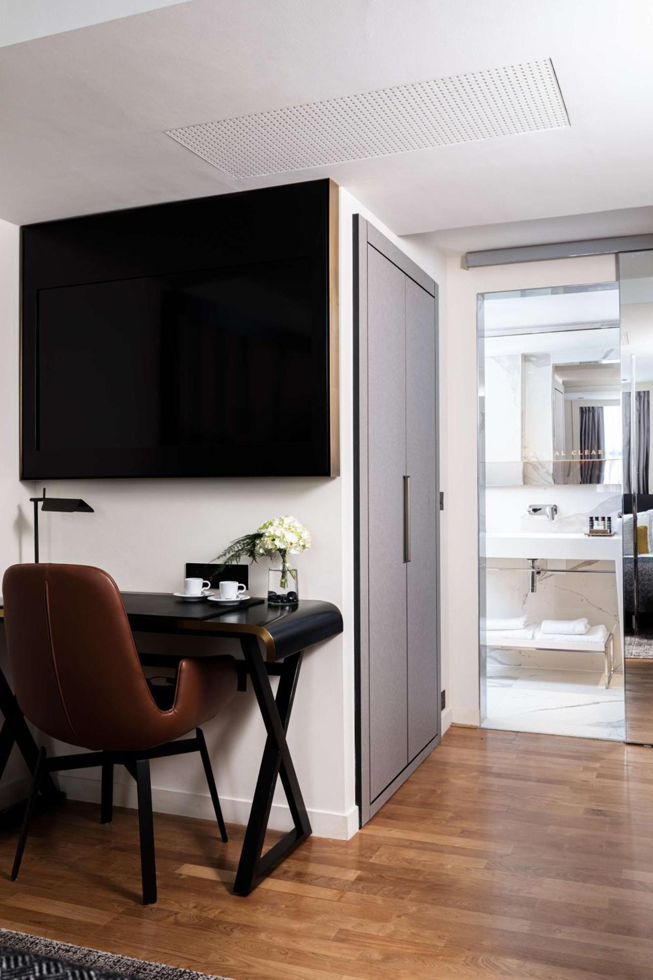 Holmes 4* London