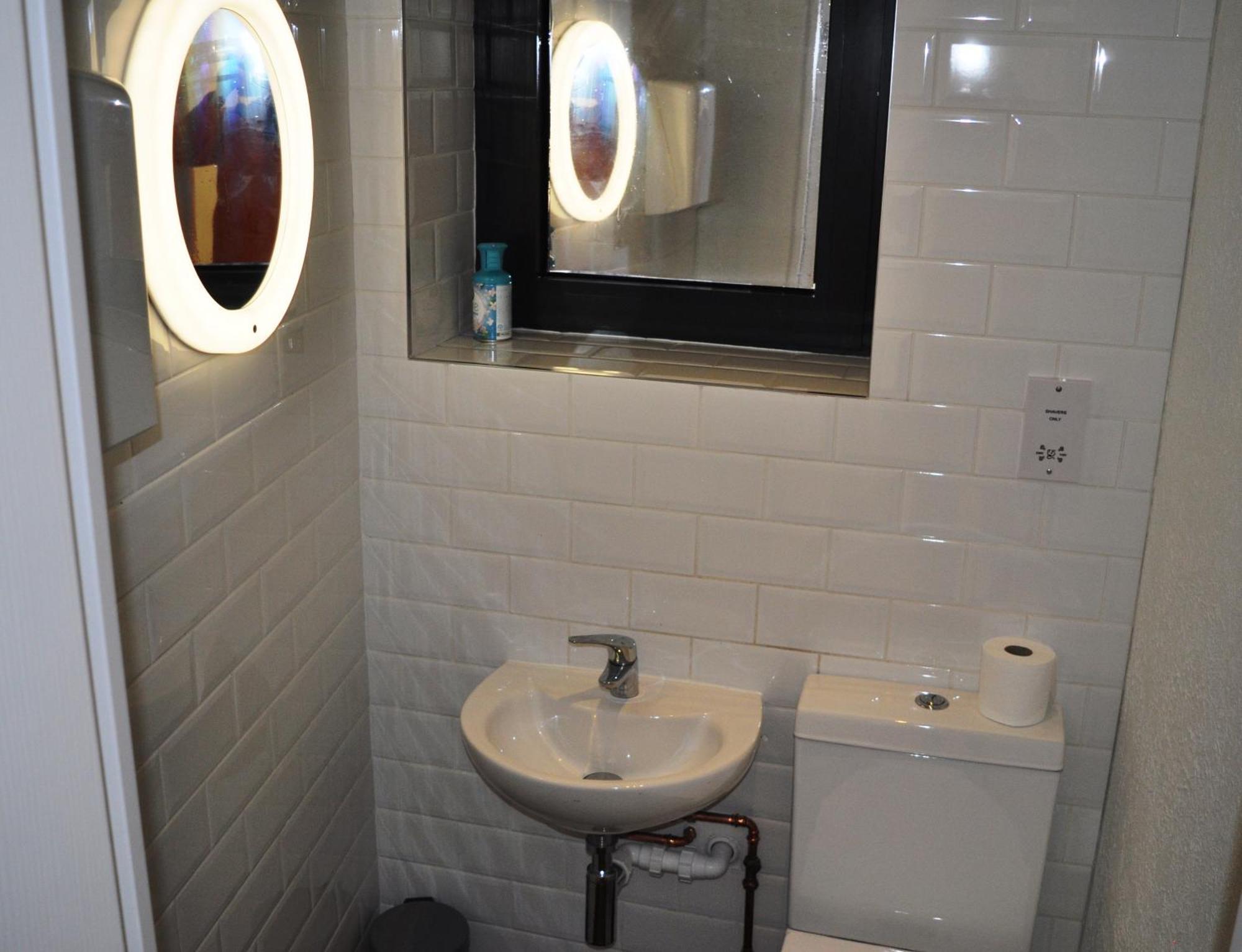 Capsule hotel Cosmos Capsule Coworking London