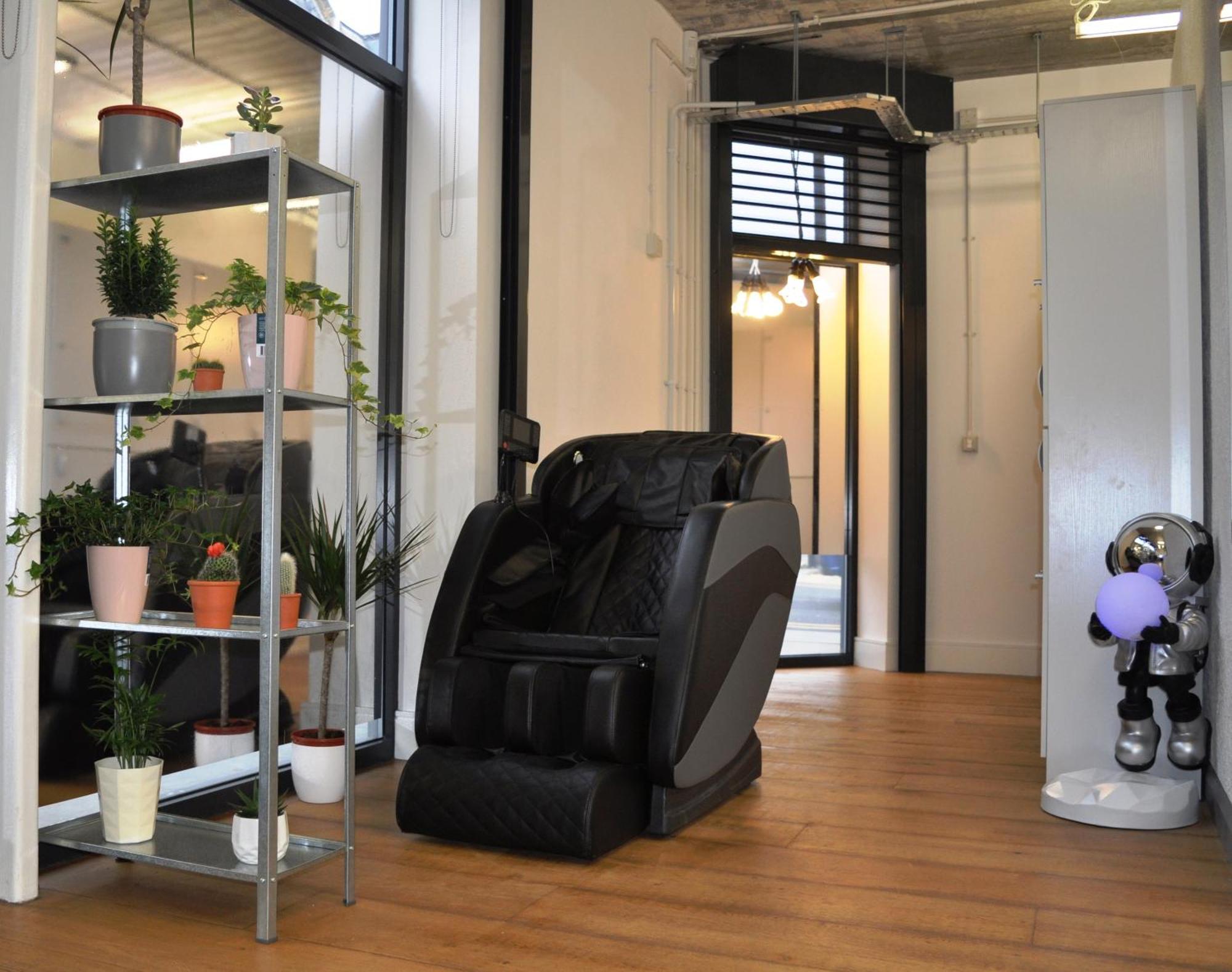 Capsule hotel Cosmos Capsule Coworking *