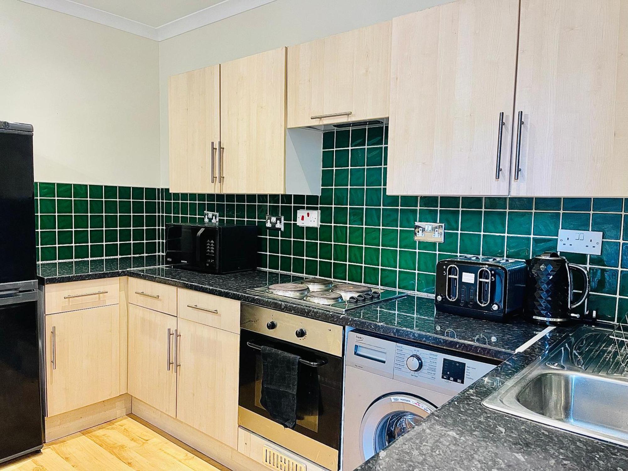 Apartment 2 Bedroom Flat In London