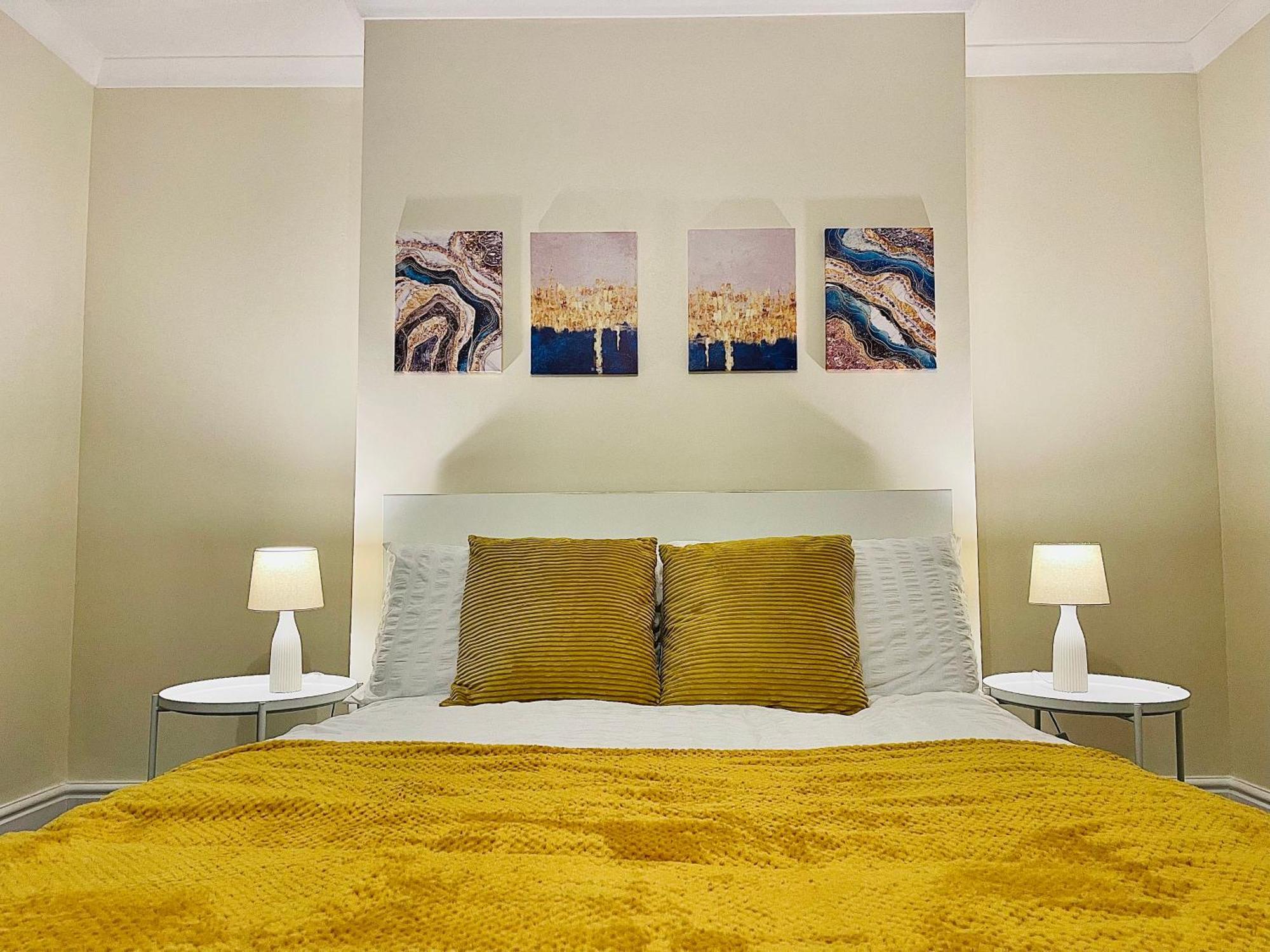 2 Bedroom Flat In Apartment *