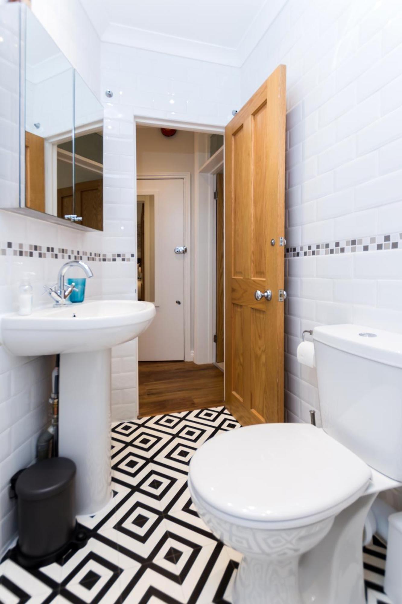Apartment Vibrant 1br Apt Wprivate Decked Garden, Fast Wifi London