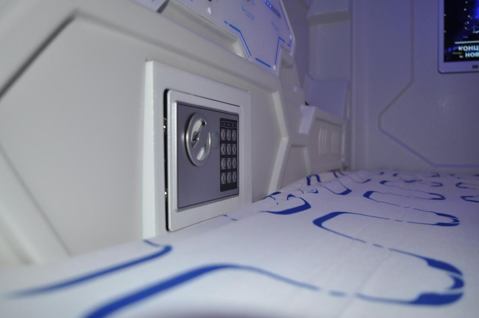 Cosmos Capsule Coworking Capsule hotel *