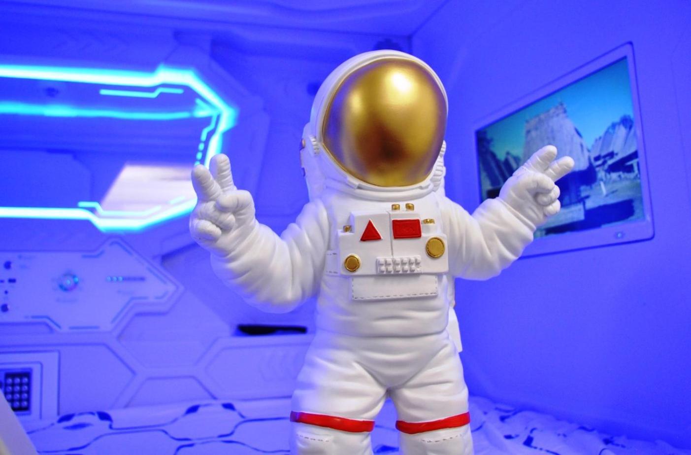 Capsule hotel Cosmos Capsule Coworking London