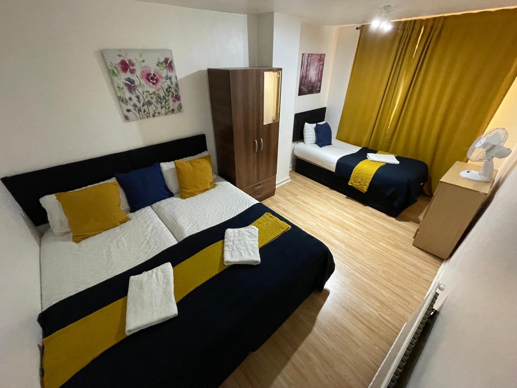 Stratford 3 Bedrooms House, Separate Reception, Close To Abba, Westfield, Olympic Stadium * Londen