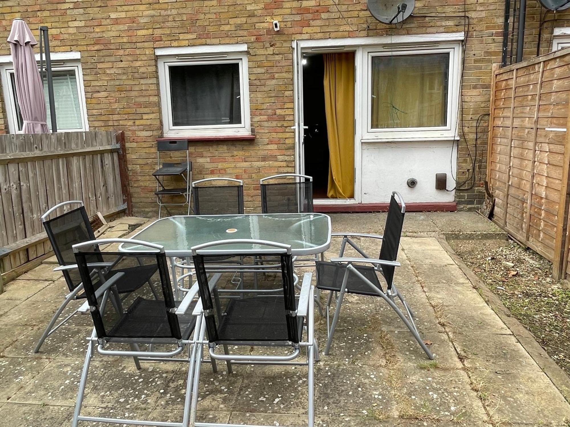Stratford 3 Bedrooms House, Separate Reception, Close To Abba, Westfield, Olympic Stadium * Londen