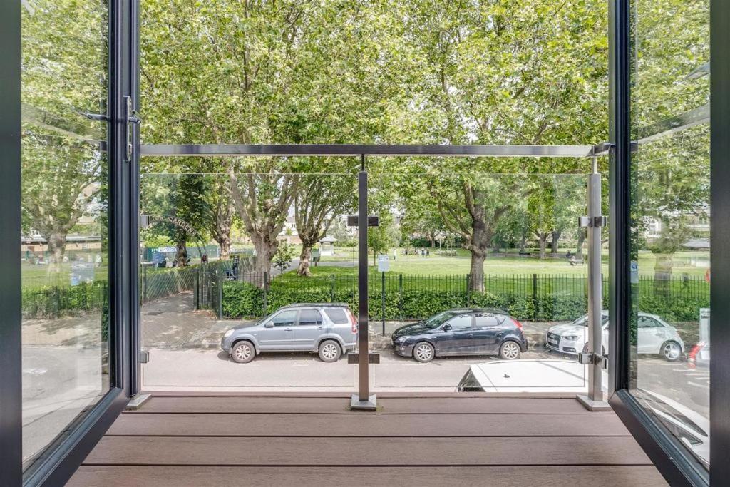 Sleek Modern Wimbledon London