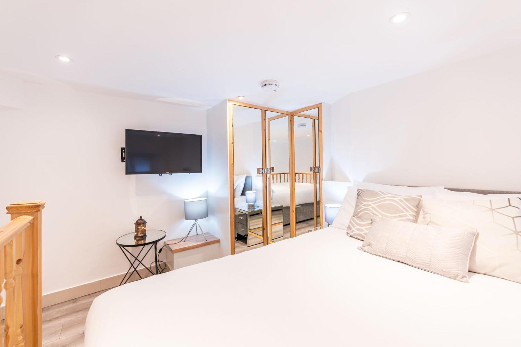 The Notting Hill's * London