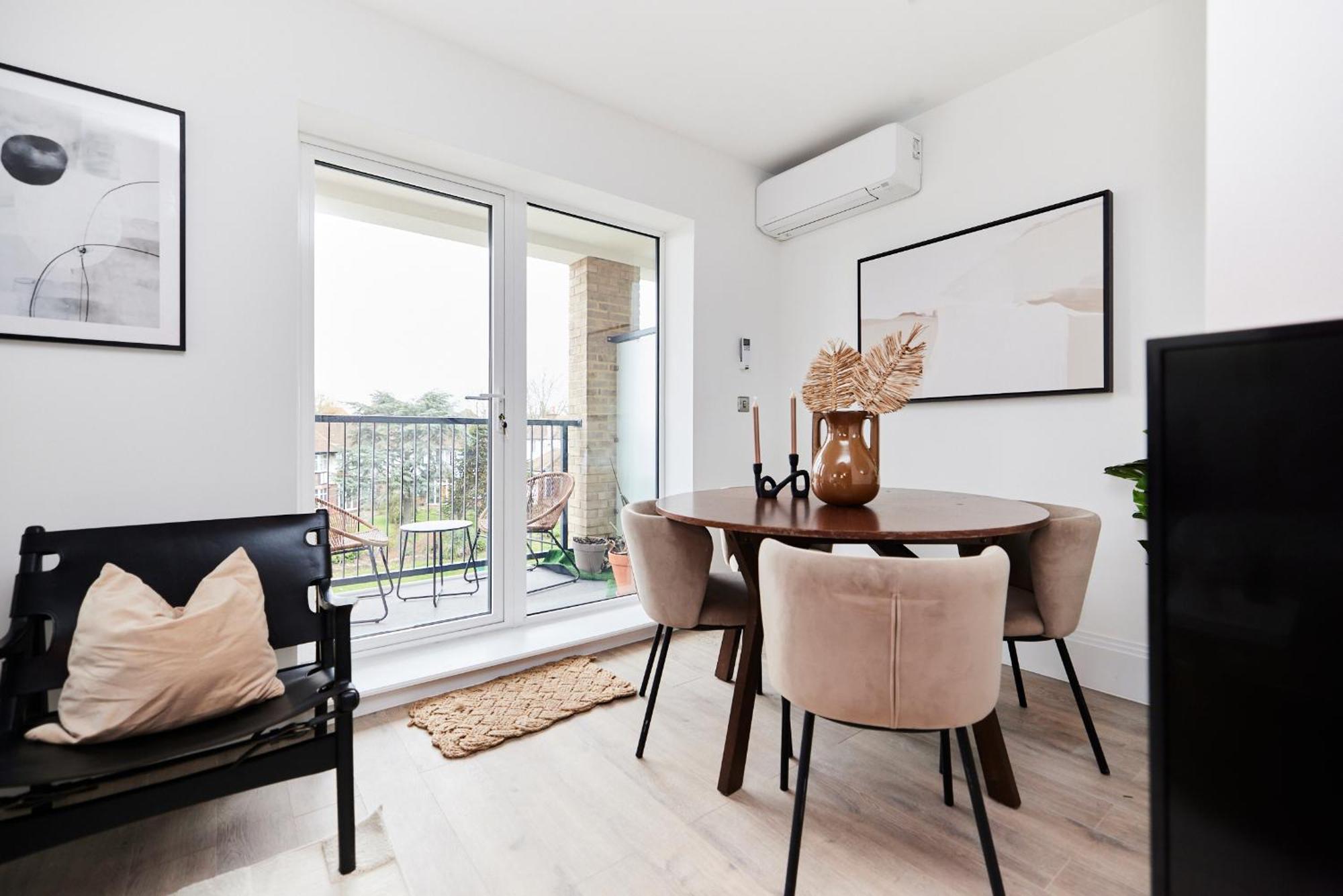 The Wembley Park Corner - Classy 2bdr Flat With Balcony * Londen