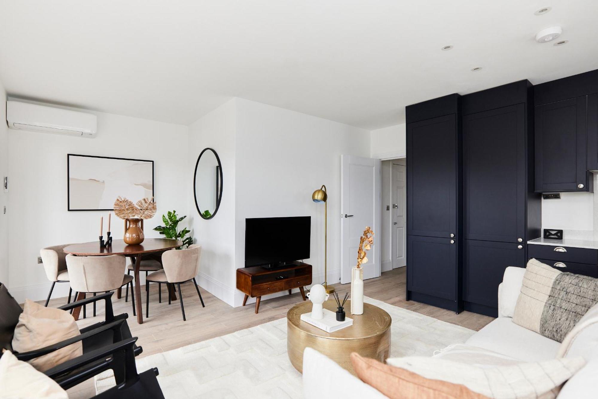 The Wembley Park Corner - Classy 2bdr Flat With Balcony Londen