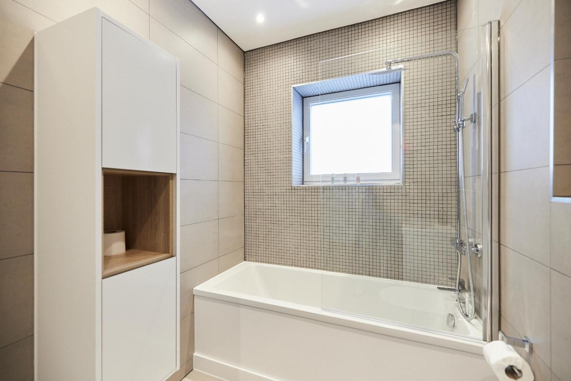 The Wembley Park Corner - Classy 2bdr Flat With Balcony Londen
